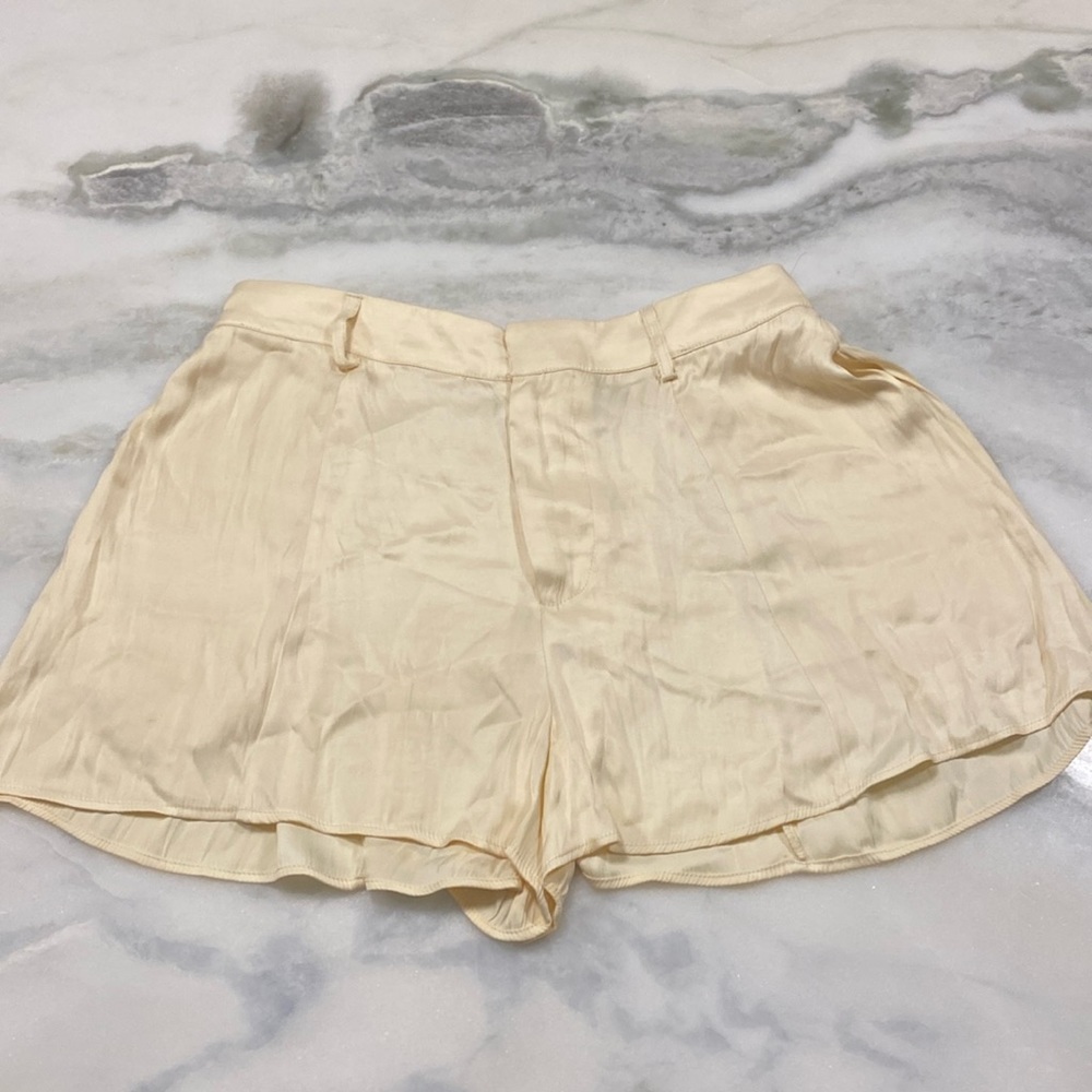 Flowy silky ivory shorts